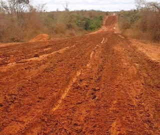 Estrada em condições precárias preocupam moradores