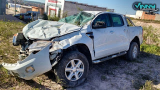 Veículo colide com poste em Barra da Estiva