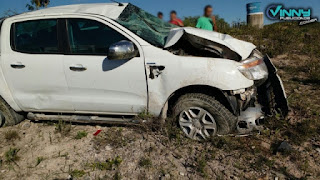 Veículo colide com poste em Barra da Estiva