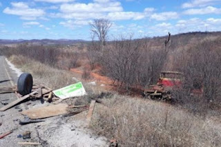 Grave acidente envolve carro e caminhonete entre Anagé e Tanhaçu Acidente Anagé e Tanhaçu