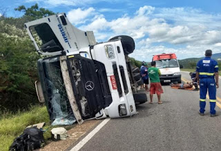 Carreta tombar na BR-030