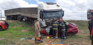 Tragédia: Quatro amigas morrem em grave colisão com carreta na BR-304