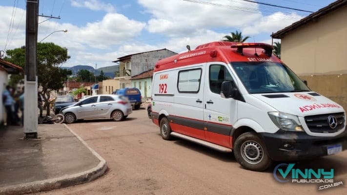 Homem fica ferido após colisão entre carro e moto em Ibicoara