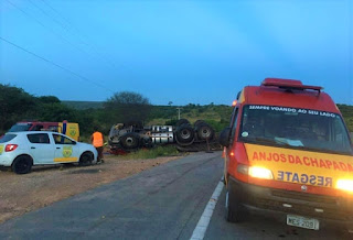 Duas pessoas morreram após uma carreta tombar na Chapada Diamantina