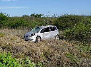 Carro atropela casal e mata mulher na BR-030, trecho entre Brumado e Tanhaçu