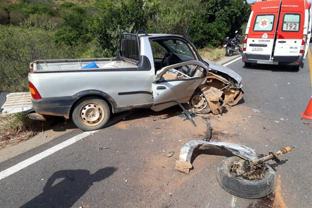 Motorista força ultrapassagem e provoca acidente na BR-030 em Guanambi