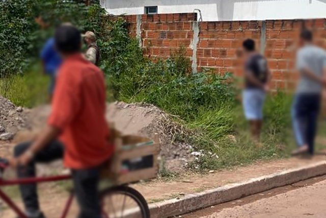 Corpo em estado de decomposição é encontrado em terreno baldio, em Barra da Estiva