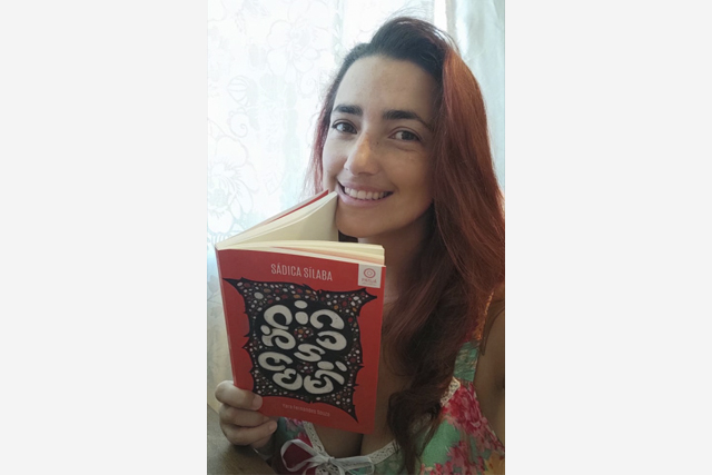 Moradora de Arembepe lança livro de poemas