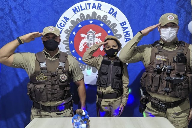 Criança comemora aniversário com tema da Polícia Militar em Ituaçu