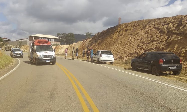 Roda de picape se solta e atinge casal de motociclistas na Chapada Diamantina