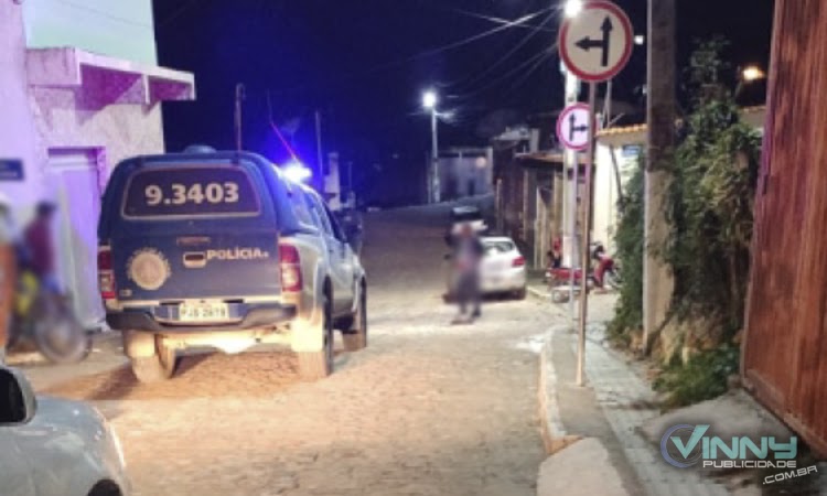 Criminosos disfarçados de policiais invadem casa e tentam matar morador em Ibicoara