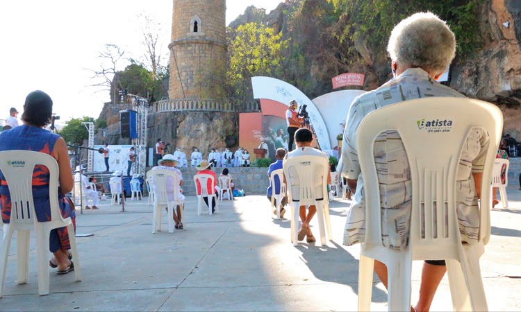 Romaria reúne fiéis em Bom Jesus da Lapa