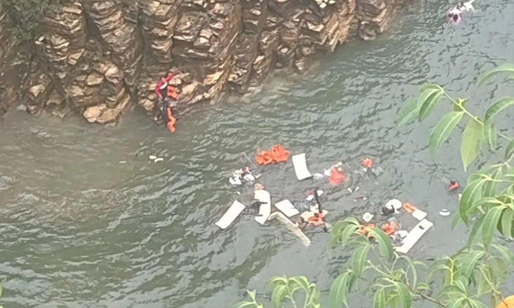 Bombeiros de MG confirmam 7 mortos em queda de paredão em Capitólio