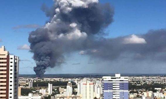 upermercado atacadista é atingido por incêndio de grandes proporções