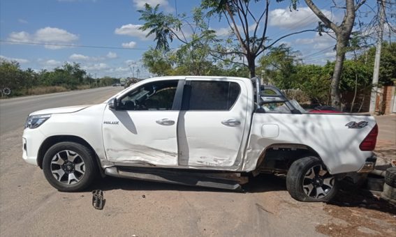 Colisão entre carros é registrada na BA-262, entre Vitória da Conquista e Anagé