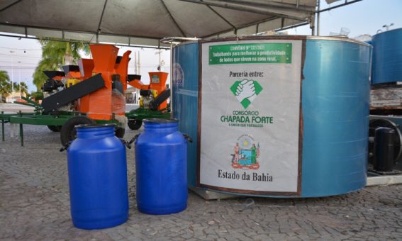 Agricultores familiares comemoram chegada de kits produtivos para apicultura e bovinocultura de leite em Iaçu