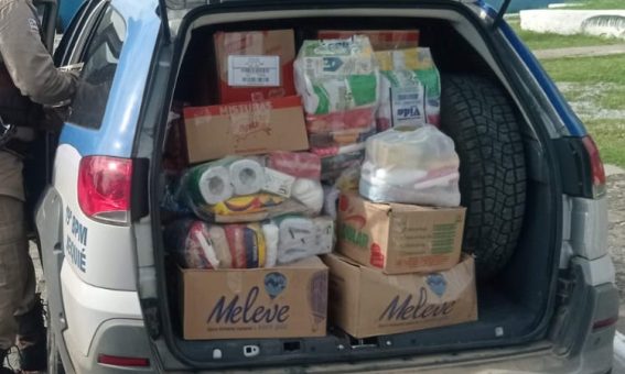 PM distribui 50 kits de alimentos para famílias em Jequié