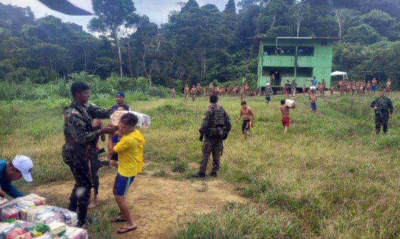 Governo distribui 4 toneladas de alimentos para comunidades yanomami