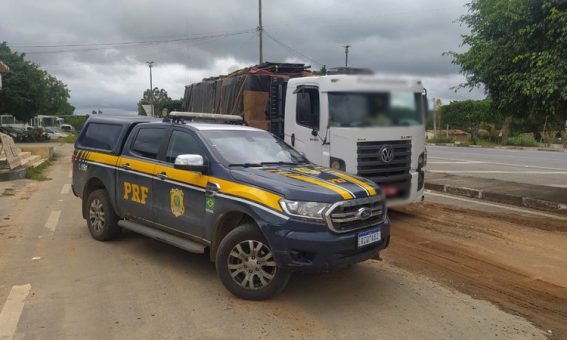 PRF apreende carga de bebidas ilegal na região da Chapada Diamantina