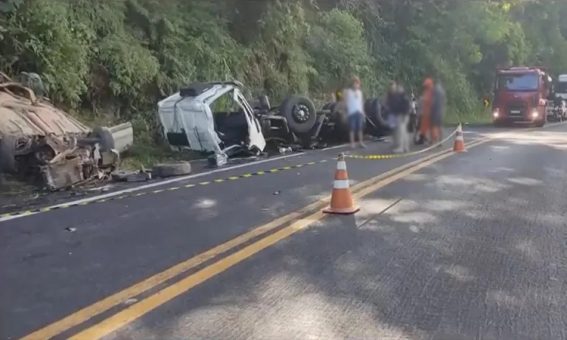 Batida entre picape e caminhão deixa um morto e quatro feridos no Sudoeste da Bahia