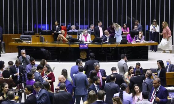 Câmara dos Deputados aprova proposta que institui pensão especial a filhos das vítimas de feminicídio