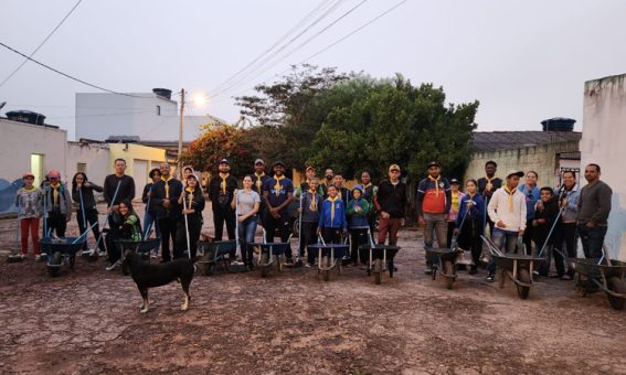 Dia do Gari, Clube de Desbravadores faz homenagem