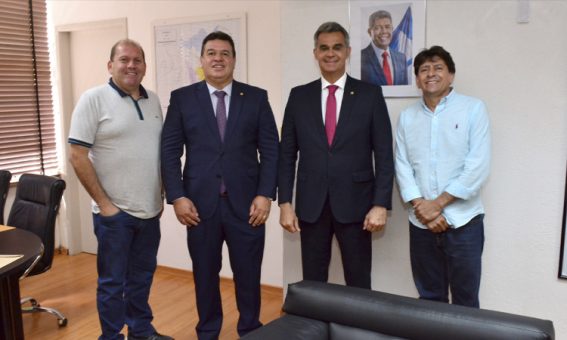 Deputado Marquinho Viana participa de audiência na SEINFRA com ex-prefeito de Aracatu