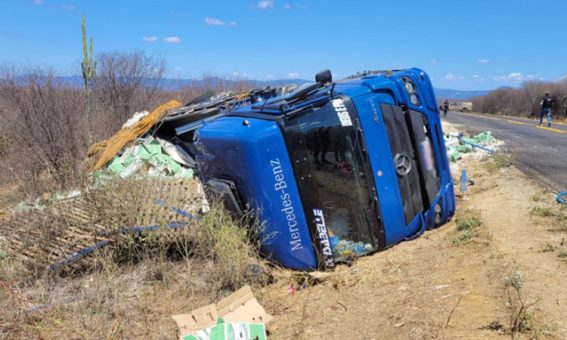 Acidente de caminhão com carga de alho ceifa a vida de motorista na BA-026, em Contendas do Sincorá