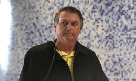 Bolsonaro passa por tratamento de refluxo e cirurgia de septo em SP