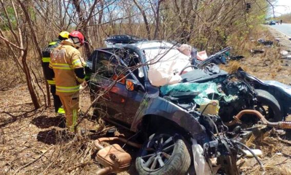 Casal morre e bebê sai ileso após colisão na MGC-122; vítimas retornavam da Chapada Diamantina