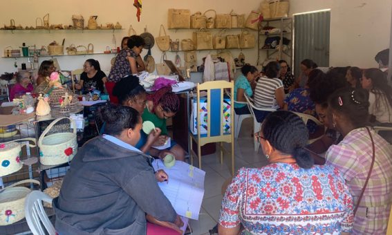 Artesãos elevam suas habilidades através de cursos de qualificação em Ituaçu