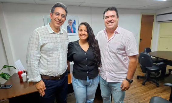 Deputado Marquinho Viana e Vice-Prefeito de Paramirim participam de reunião na SEC