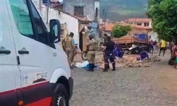 Homem é morto a tiros enquanto trabalhava na recuperação do calçamento em Brumado