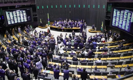 Câmara dos Deputados aprova isenção para carnes e conclui votação de projeto que regulamenta a reforma tributária