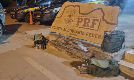 PRF apreende mais de 143 kg de cocaína em ônibus de passageiros na Chapada Diamantina