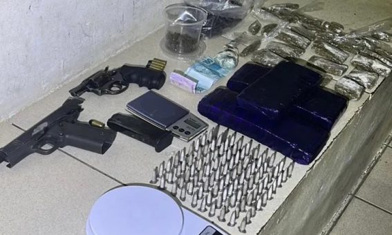 Operação policial resulta na apreensão de drogas, armas e munições no Sudoeste da Bahia