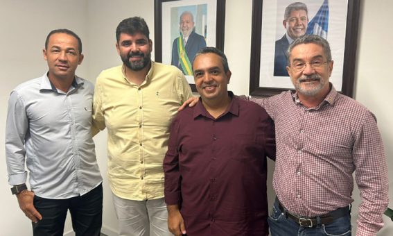 Vice-prefeito de Iramaia, Toninho Caires, participa de reunião produtiva com lideranças em Salvador