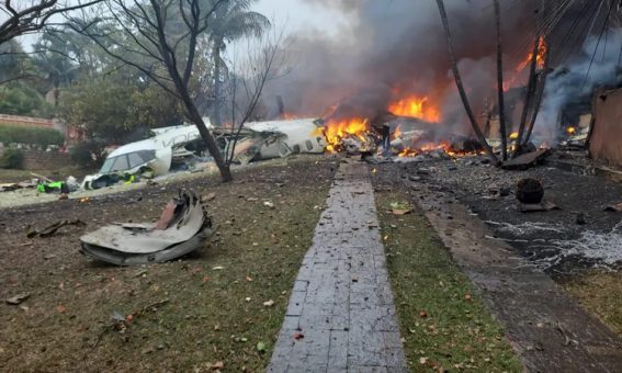 Avião da Voepass cai em Vinhedo com 62 pessoas a bordo