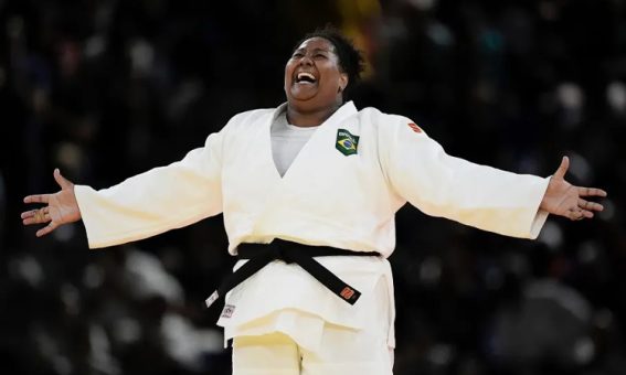 Beatriz Souza conquista primeiro ouro do Brasil em Paris 2024