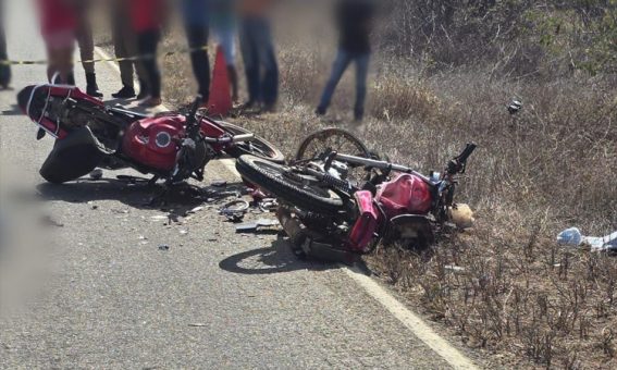 Dois motociclistas morrem após colisão frontal na BA-152