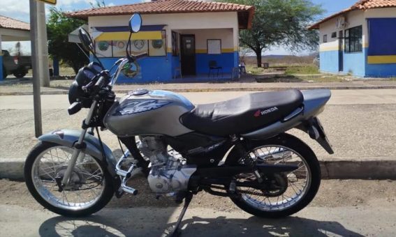 Moto roubada em Guanambi é localizada pela PRE na BA-026 em Tanhaçu