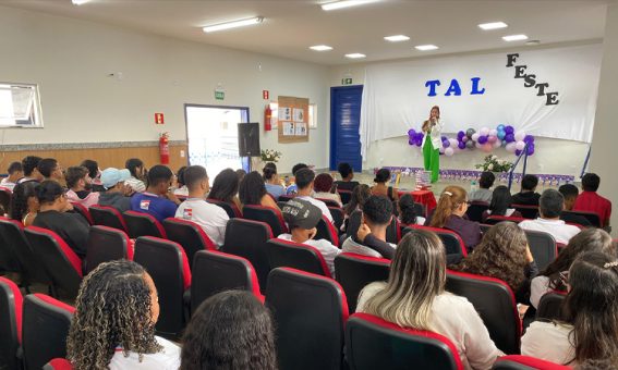 Toninho Caires e Bete Gonçalves celebram cultura local em evento escolar