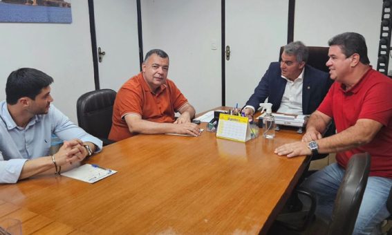 Deputado Marquinho Viana discute investimentos em pavimentação asfáltica com o secretário de Infraestrutura da Bahia