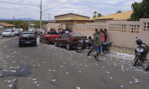 MP-BA requer multa de R$ 8 mil contra candidatos por derrame de santinhos em Anagé e Caraíbas