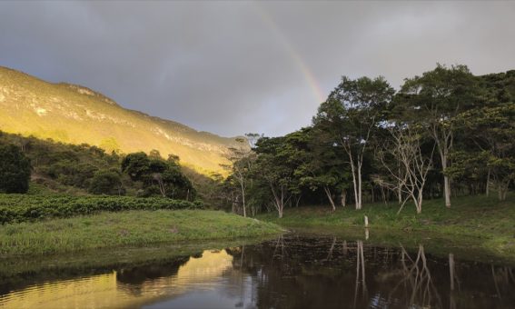 Sem chuva há mais de 100 dias, cidades do Sudoeste da Bahia enfrentam queda nos níveis de reservatórios de água