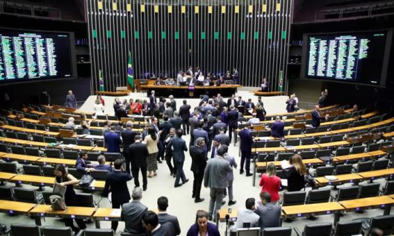 Menos da metade dos Deputados Federais da Bahia apoia PEC para Redução da Jornada de Trabalho