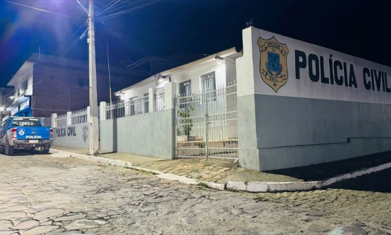 Jovem é esfaqueado enquanto bebia em bar na Praça da Rodoviária em Tanhaçu