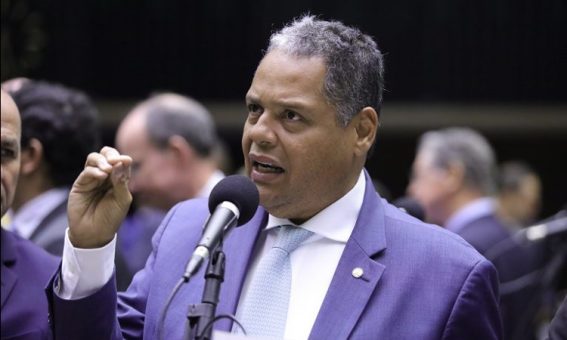 Deputado Antônio Brito retira candidatura à presidência da Câmara