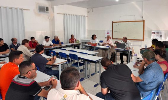 Reunião em Ituaçu discute devolução de embalagens vazias de agrotóxicos