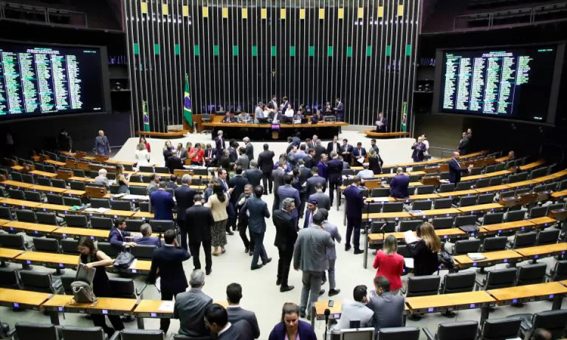 Comissão da Câmara dos Deputados aprova aumento de pena para quem cede filho para adoção em troca de dinheiro